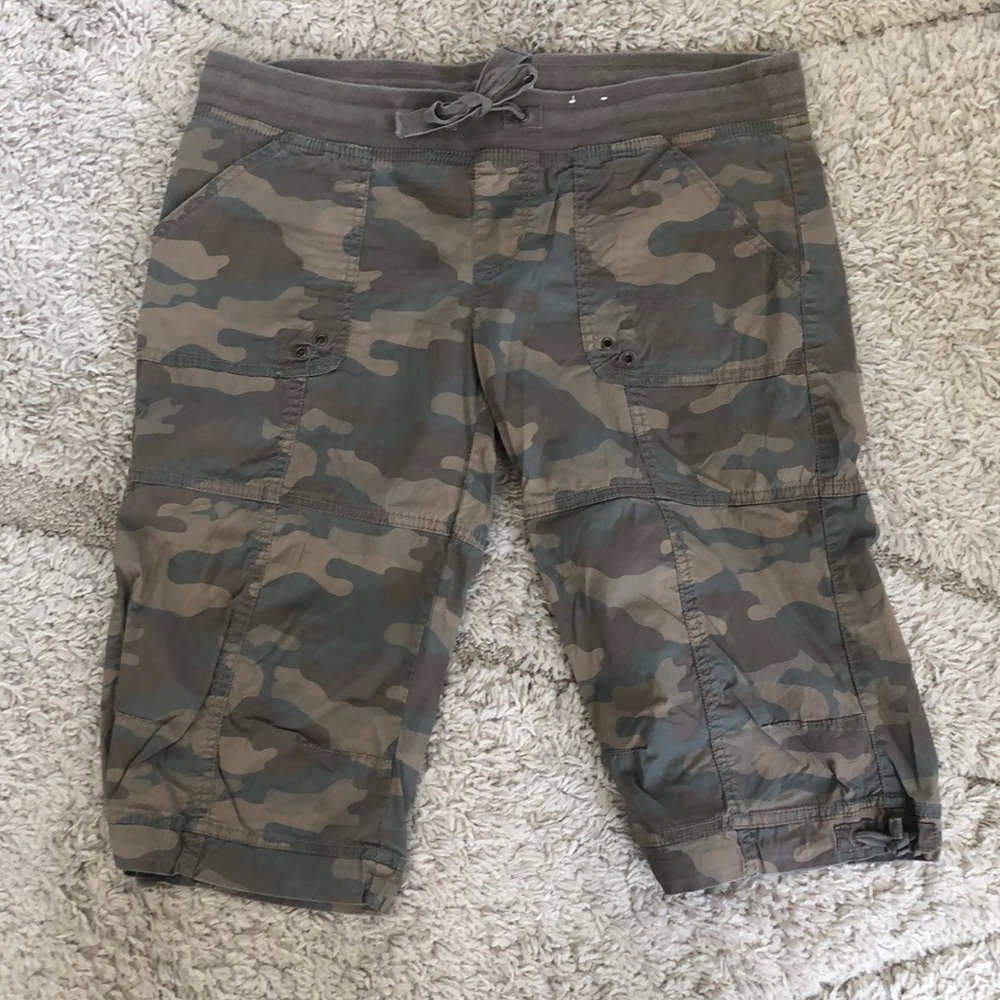Old Navy Camo shorts sz 8